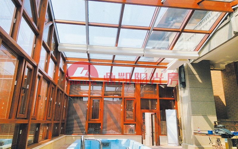 沒(méi)有比在陽(yáng)光房里建游泳池更好的了！四季都能用，夏天泡澡真舒服